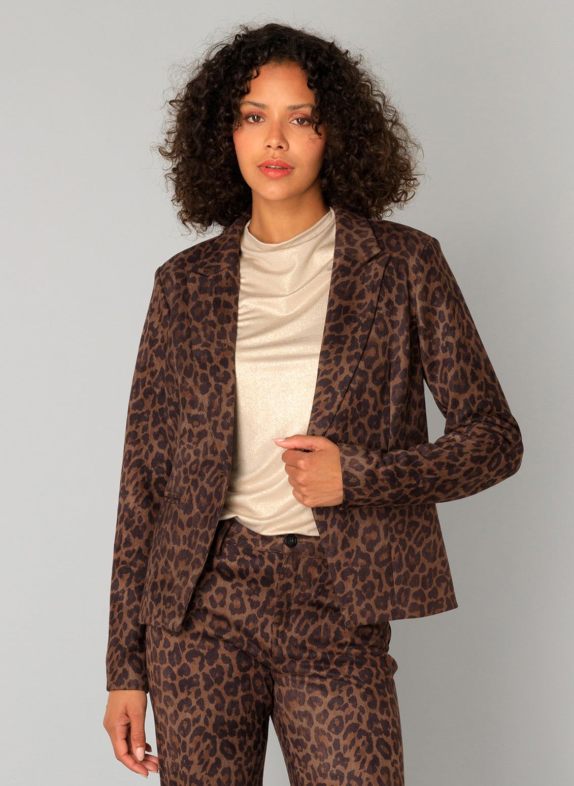 Jakku, Clarissa Leopard