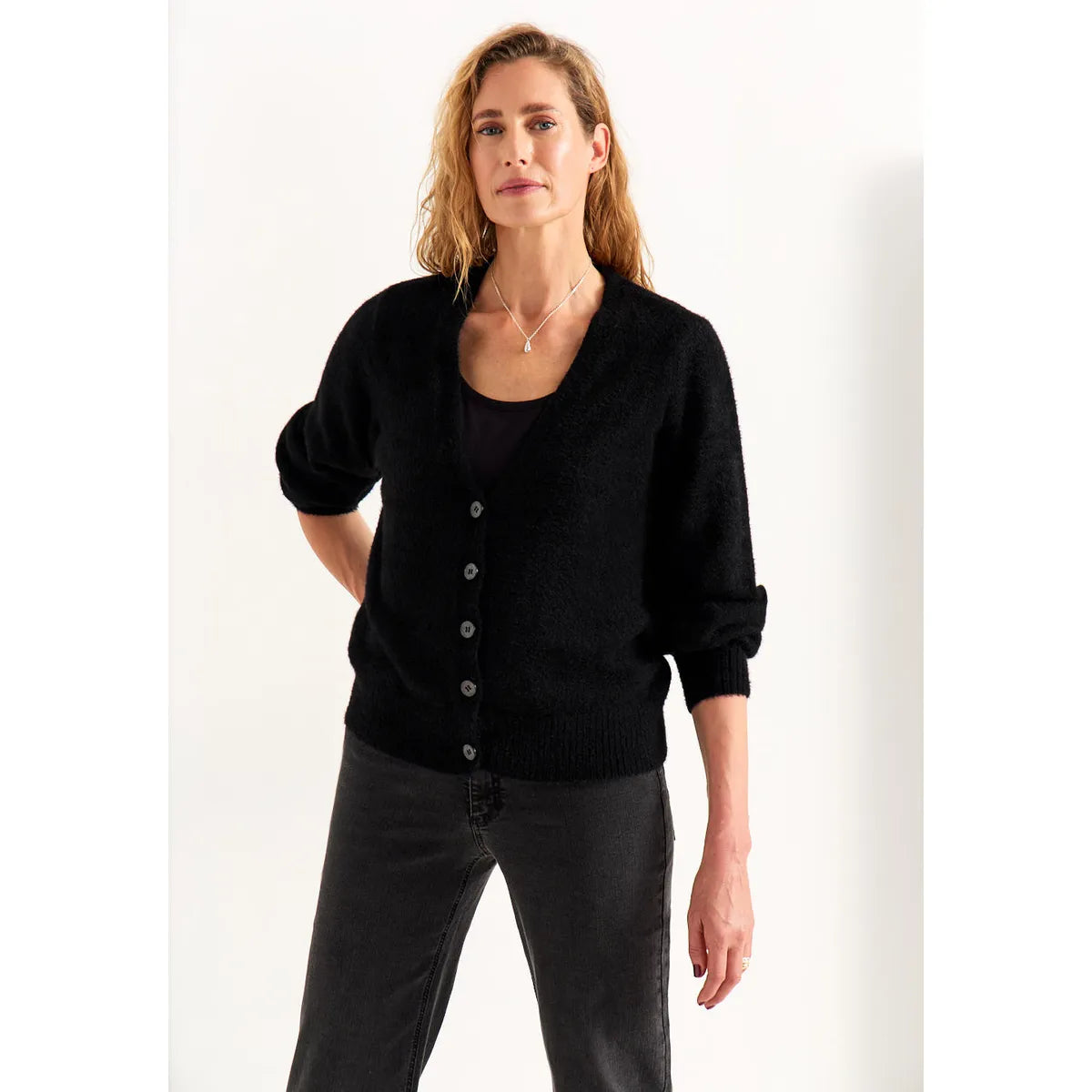 Neuletakki, Tindra Black