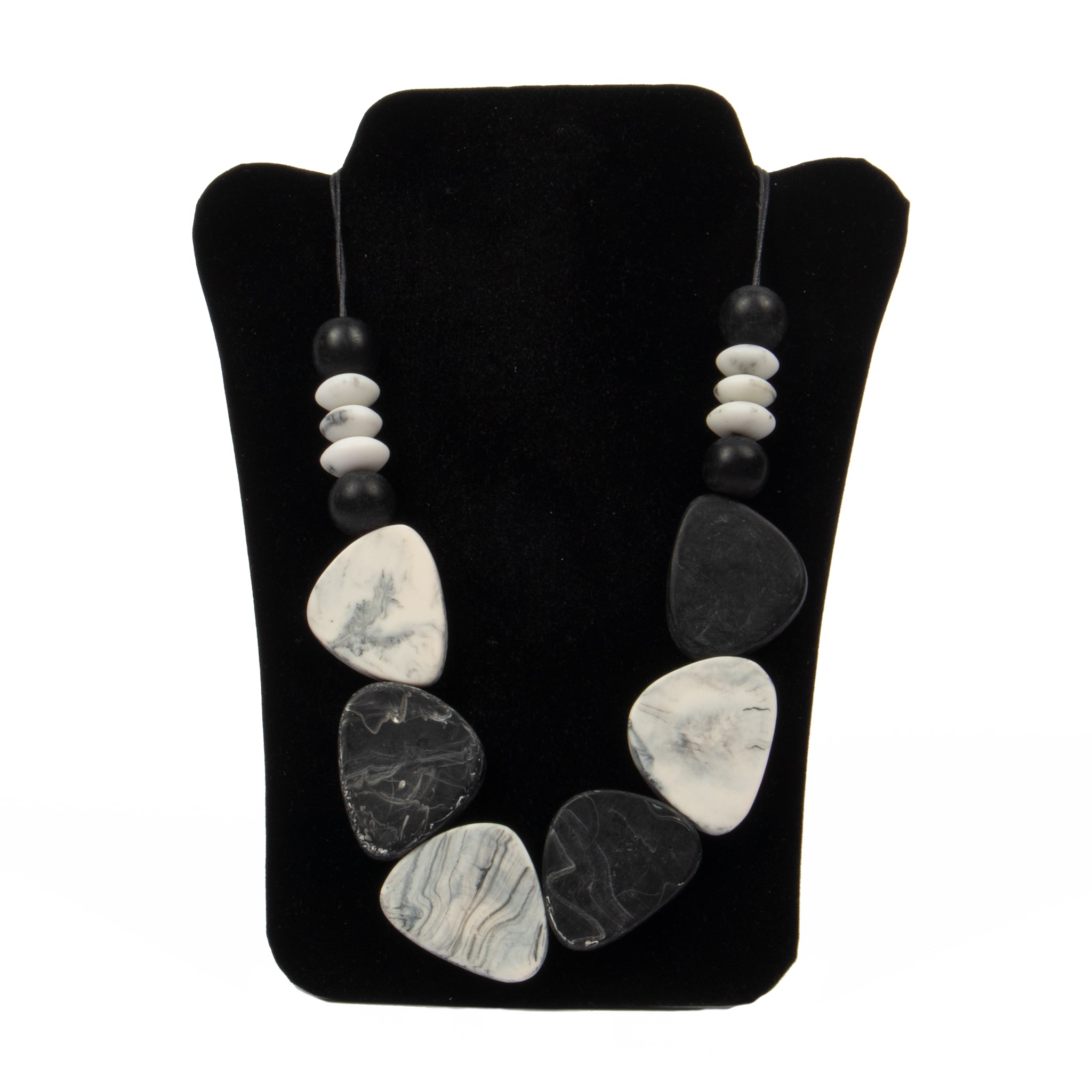Kaulakoru, Stones Black & White