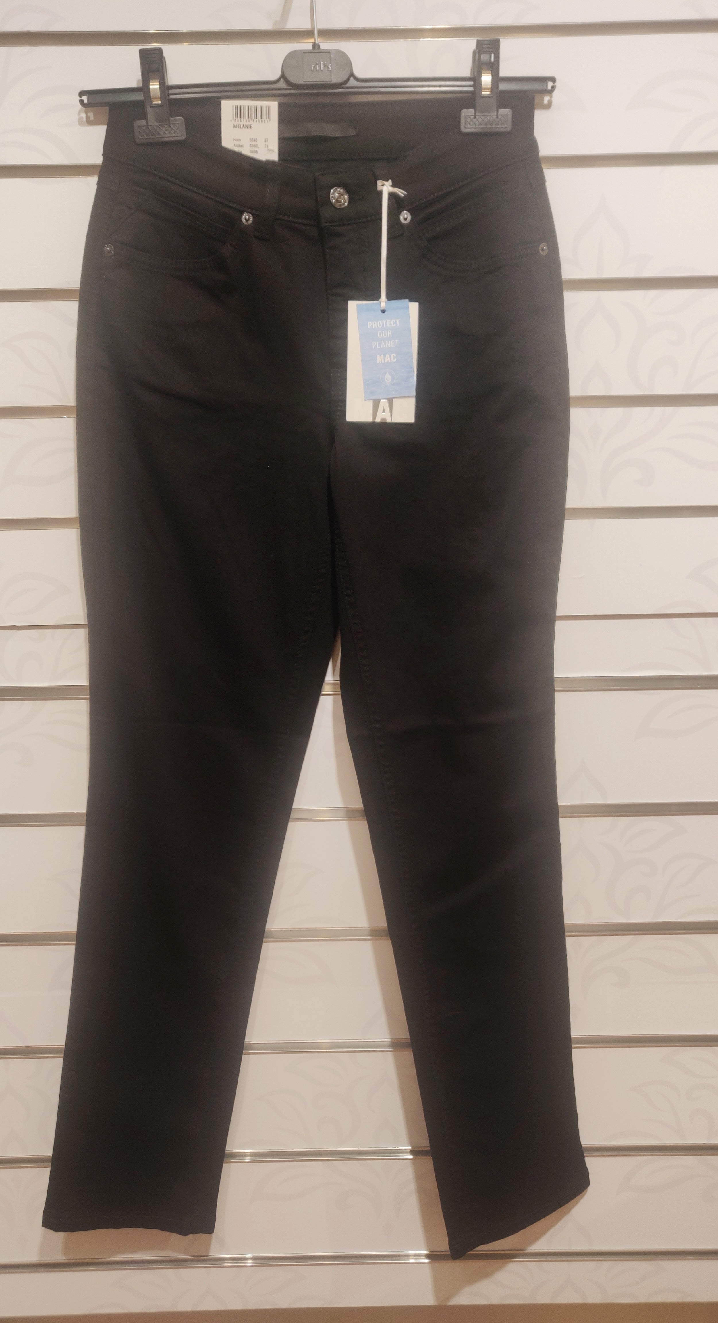 Farkut, Mac Melanie Black