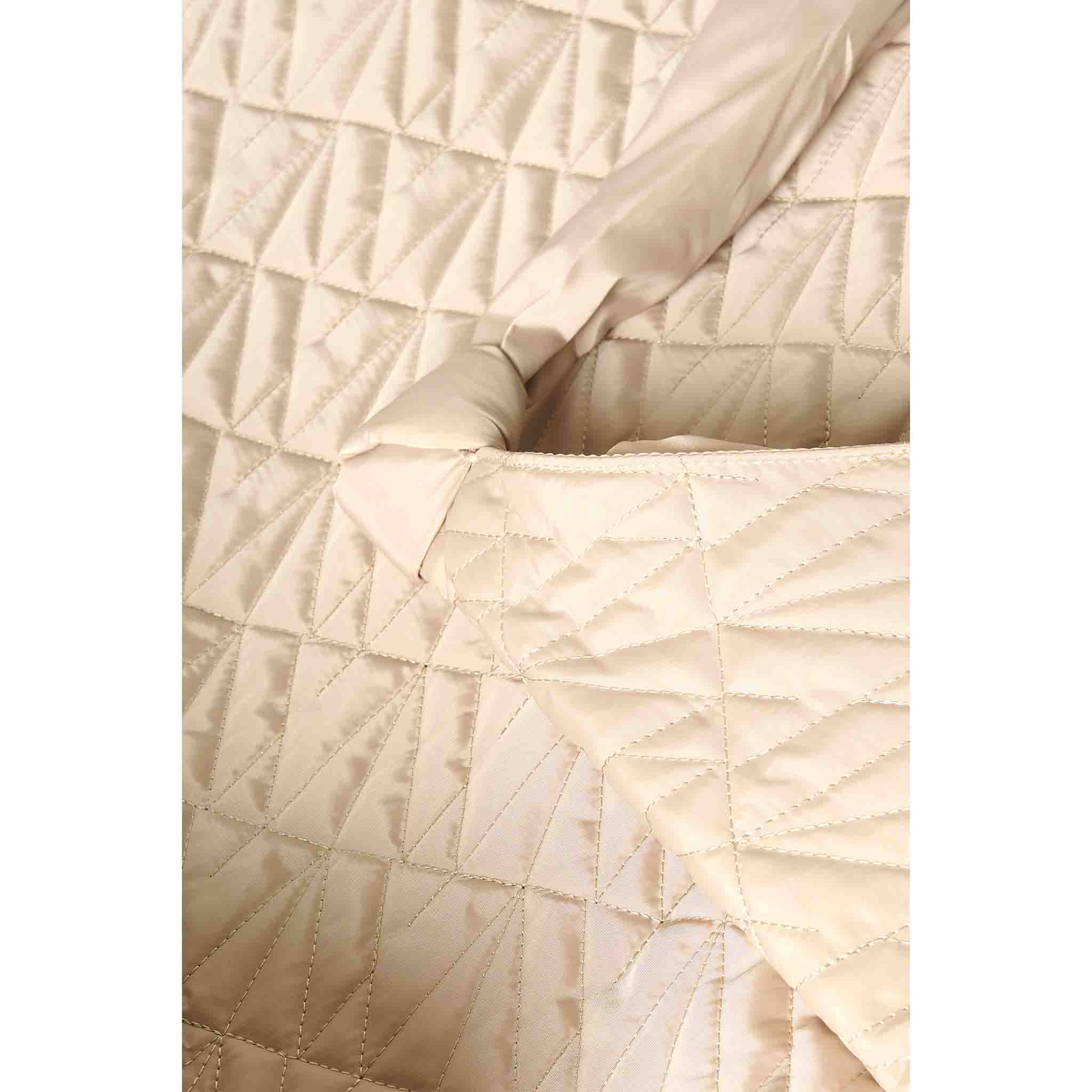 In Wear, beige tikkikankainen hobo-laukku. Lähikuva.