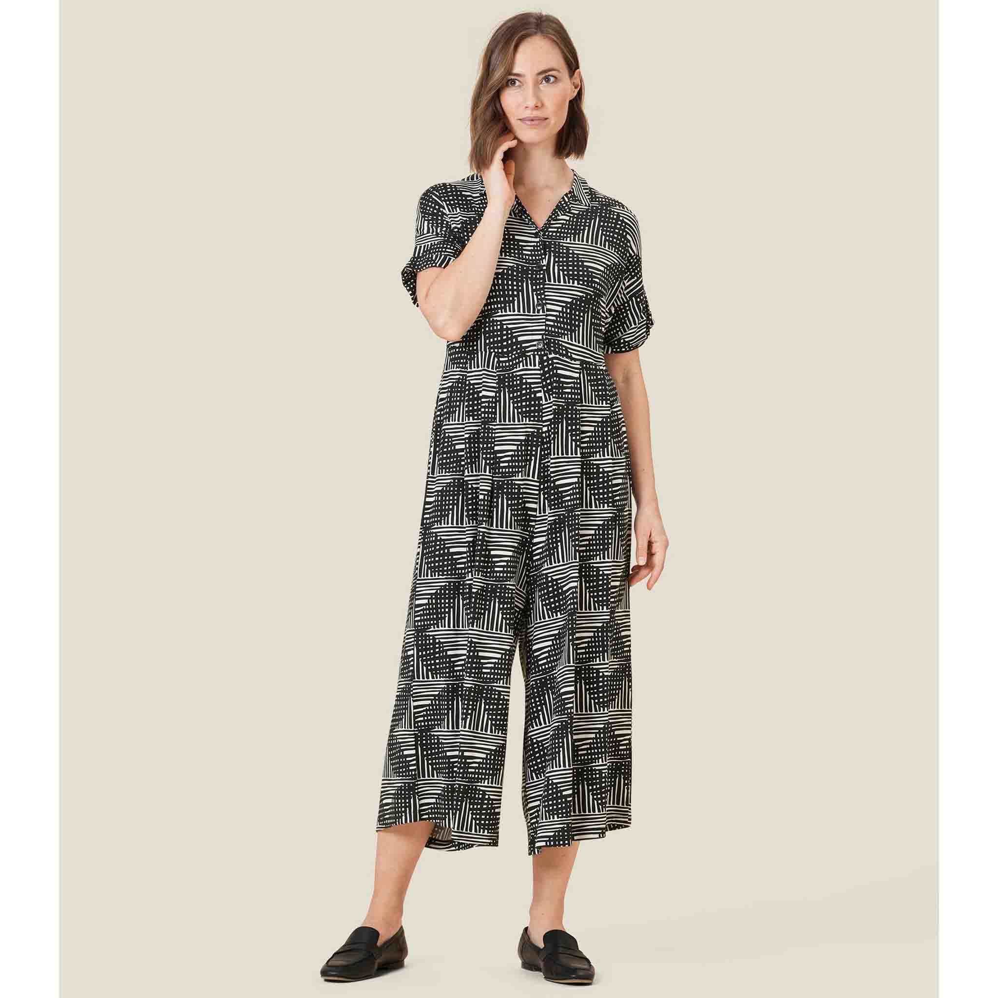 Haalari, Nydia Black