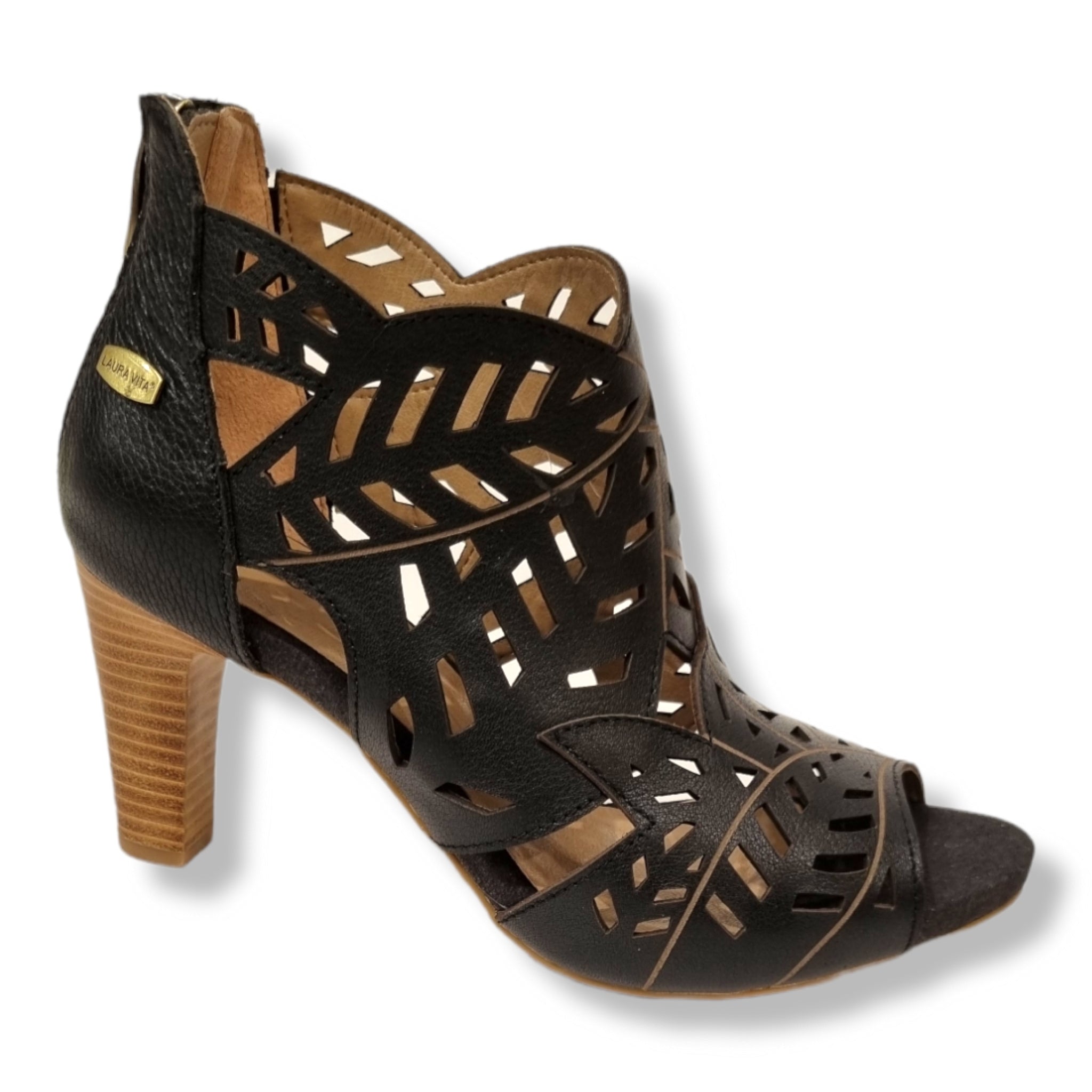 Korkkarit, Albane Black