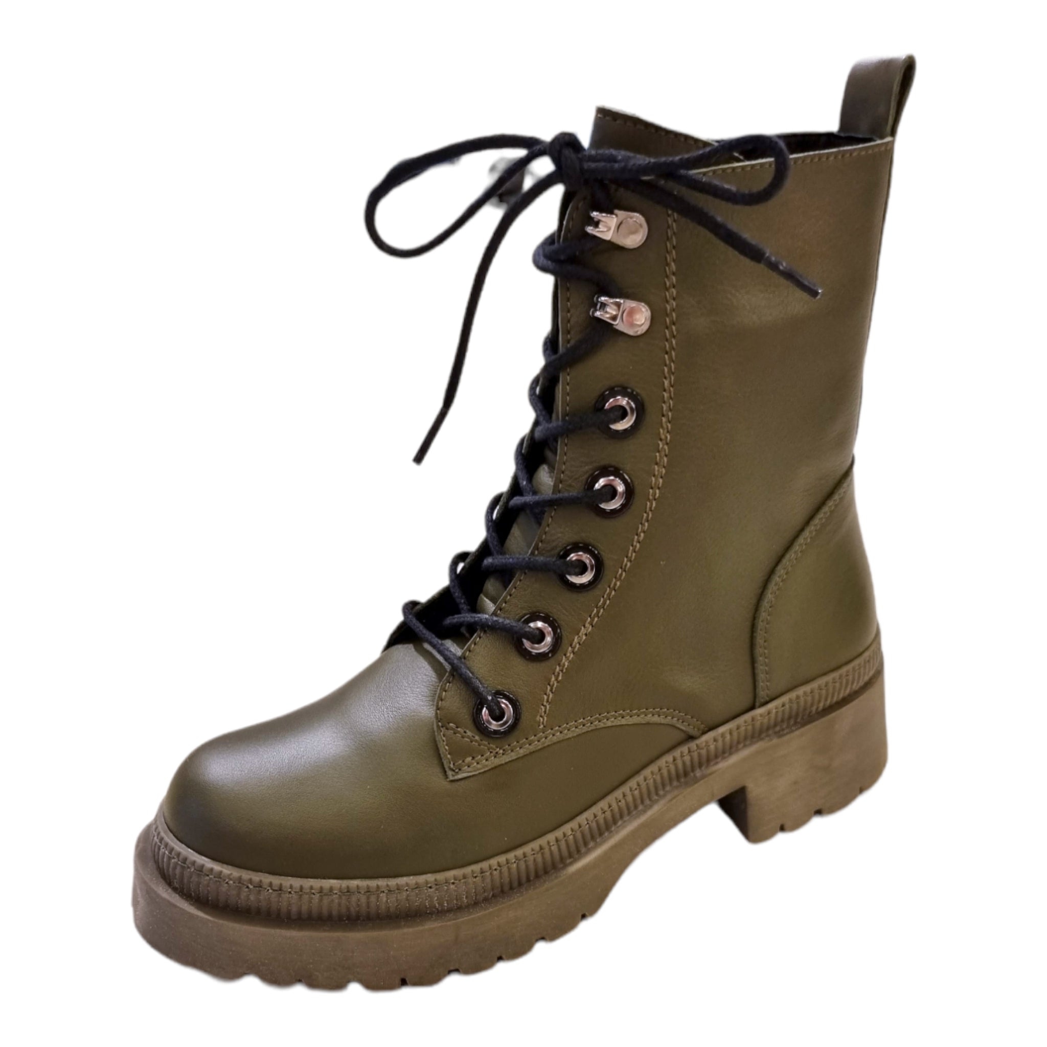Maiharit, Justine Khaki