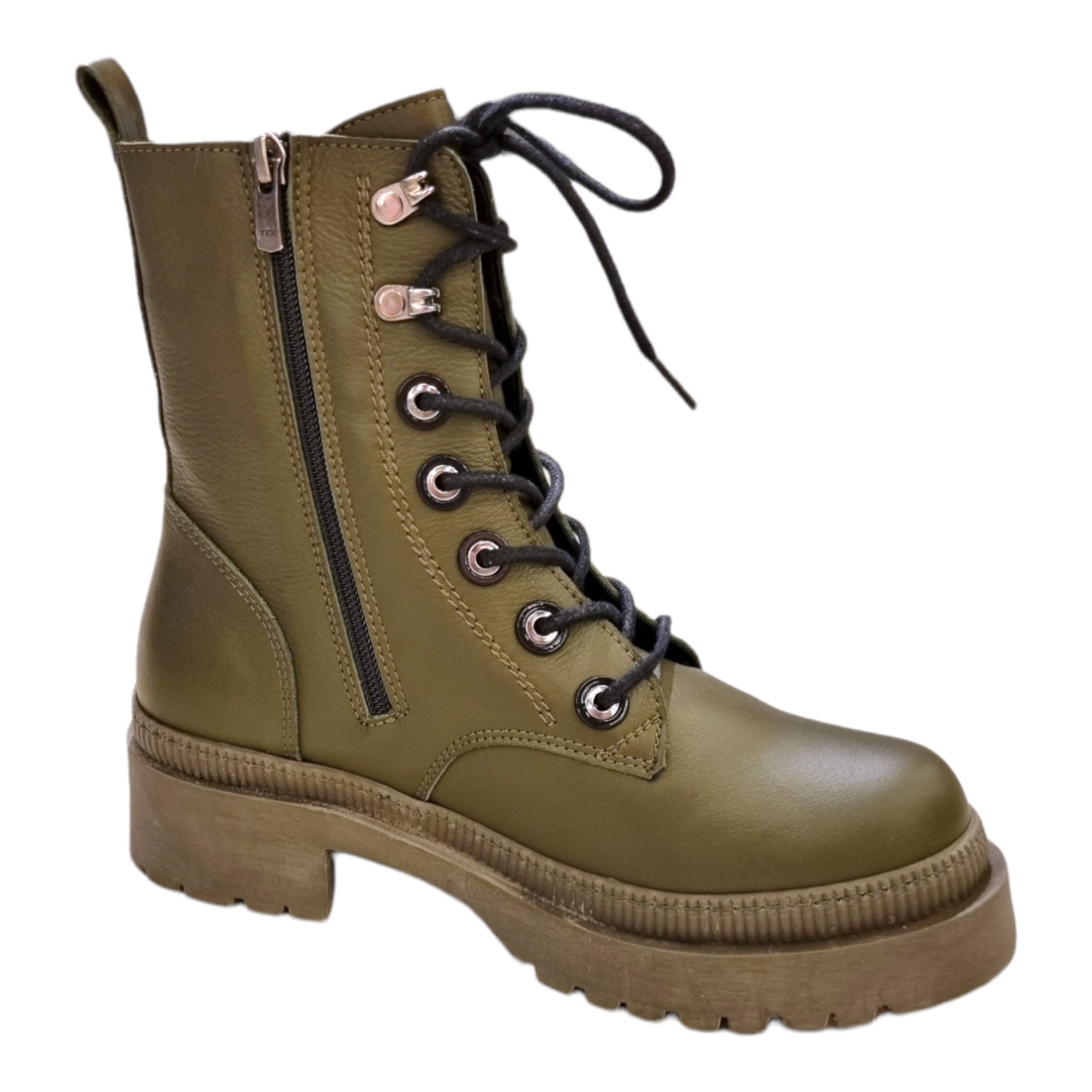 Maiharit, Justine Khaki