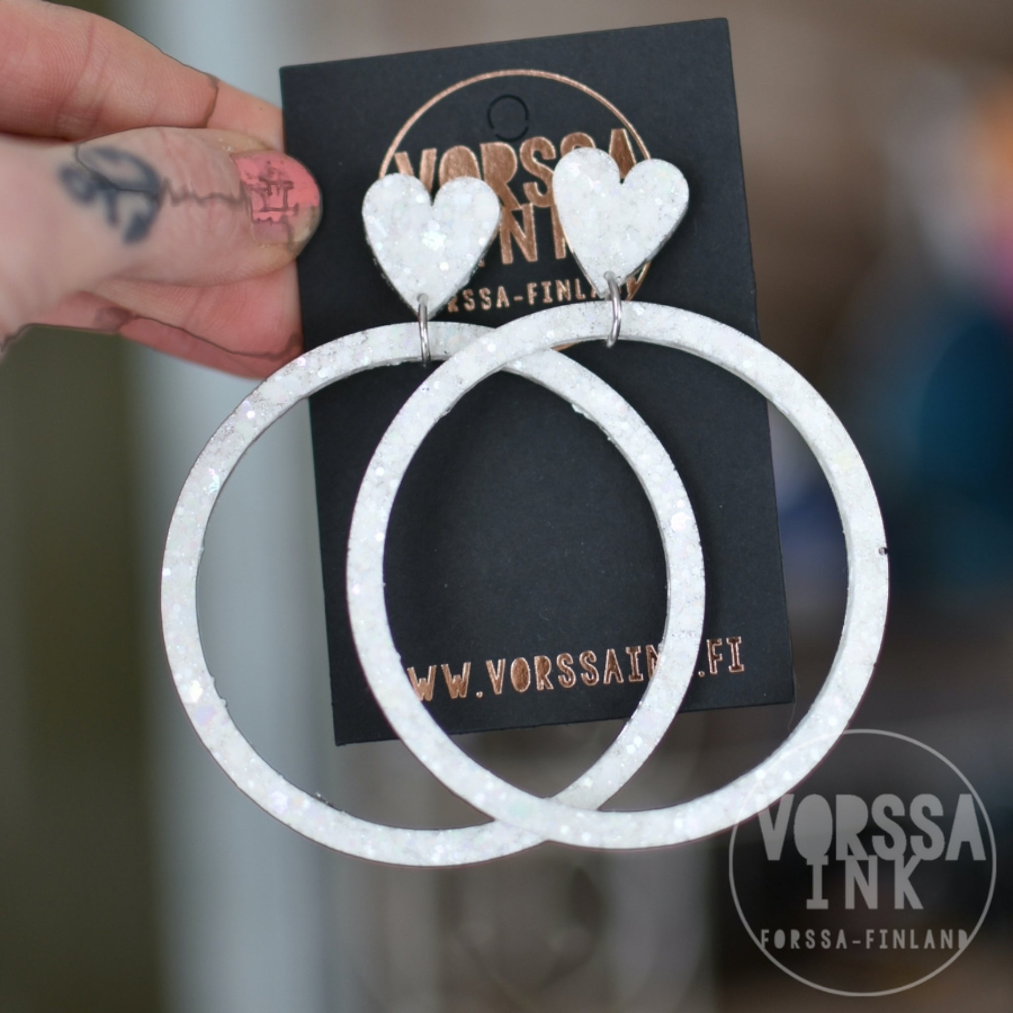 Korvakorut, Awesome Hoops White