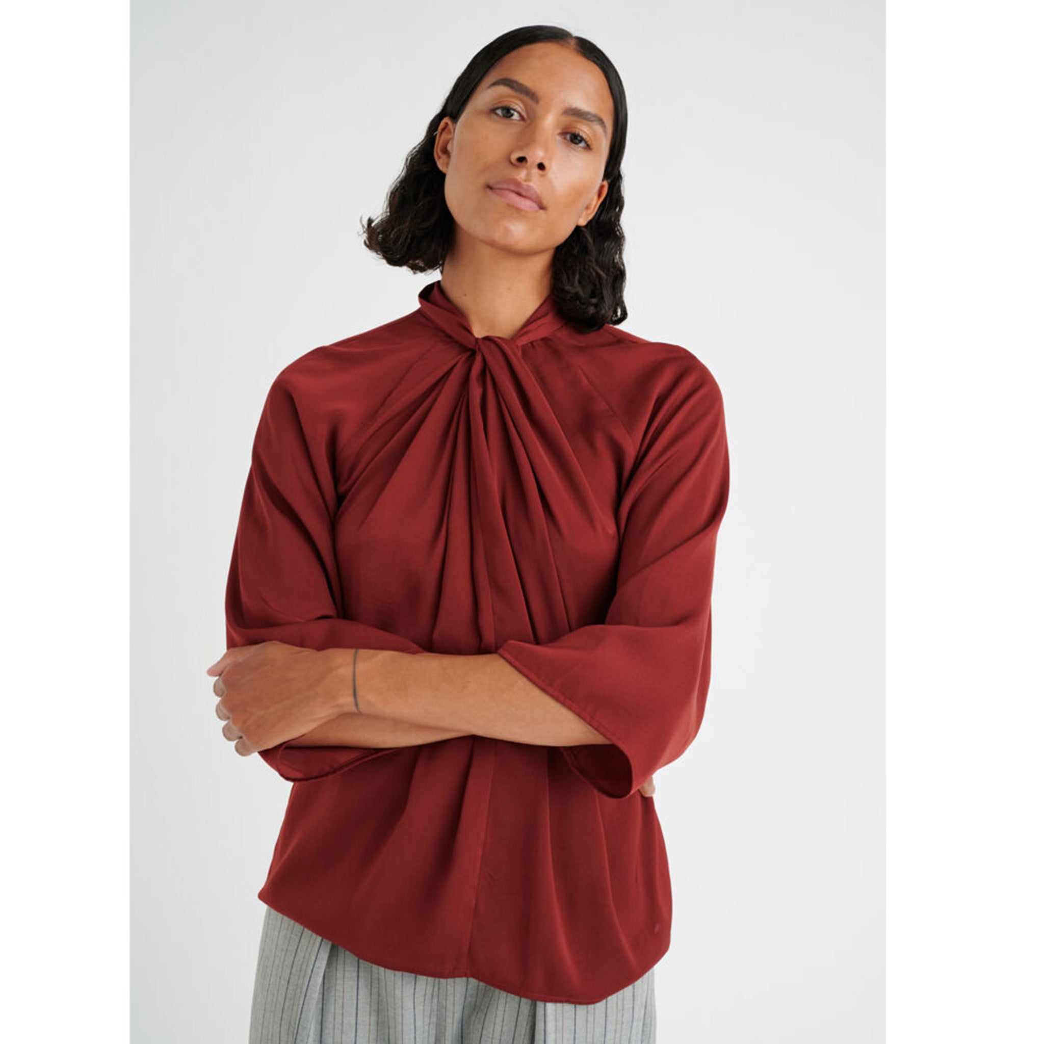 In Wear pusero Koto Syrah mallin päällä edestä
