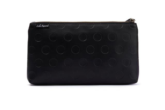 Lola Ramonan clutch-laukku Bella Black. Musta pohjaväri ja musta pallokuvio.