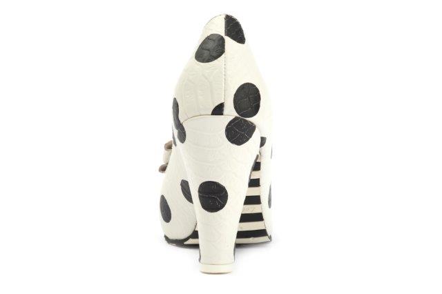 Lola Ramonan korkkarit, malli June Black Dots. Luonnonvalkoisella pohjalla mustia pallokuvioita. Takakuva.