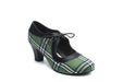 Lola Ramonan korkokenkä, vihreäruudullinen kangas ja musta reunus. Malli Ava Tartan Green Vegan.